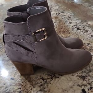 Chic taupe Ankle Boots with Buckle